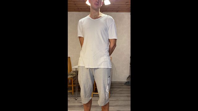 Russian guy watches porn and jerks off in the kitchen!
