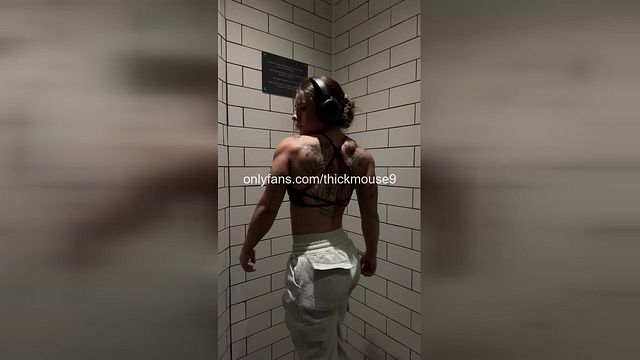 She Accidentally Livestreamed Her Pussy - You Won't Believe It!