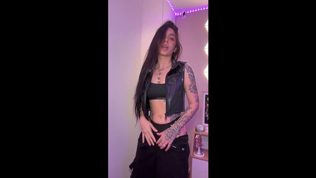 18yo Latina with a hot pussy masturbates with her fingers until she orgasms