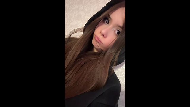 So horny and want be fucked right now 😍